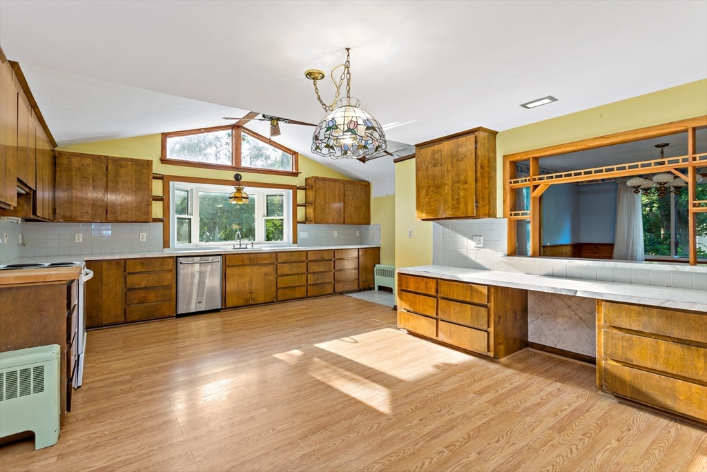 40 Rogers Road Falmouth, MA 02540 - Photo 3 of 25 Gallery Image 3
