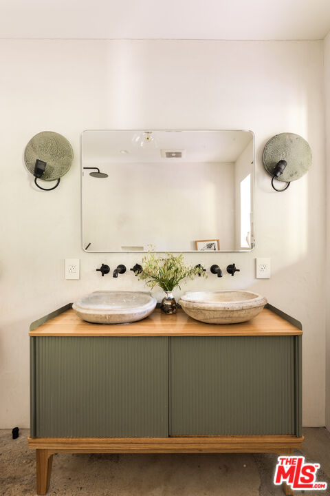 1830 Old Orchard Road Los Angeles, CA 90049 - Photo 29 of 30 a bathroom with a sink and a mirror