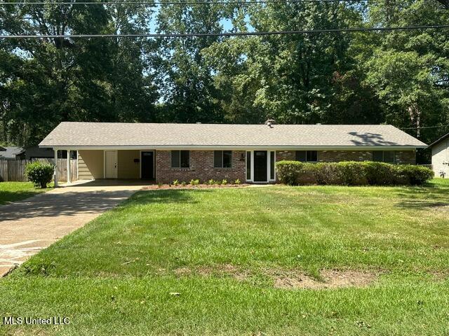 126 Colonial Circle Jackson, MS 39211 - Photo 1 of 33 Front