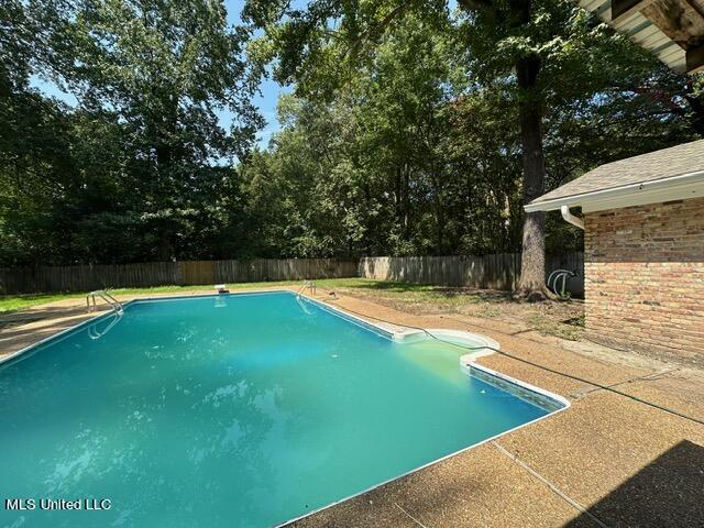 126 Colonial Circle Jackson, MS 39211 - Photo 29 of 33 Yard and pool