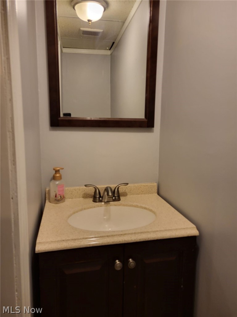 3741 Grosvenor Road Cleveland, OH 44118 - Photo 20 of 32 Half Bath 1st Fl
