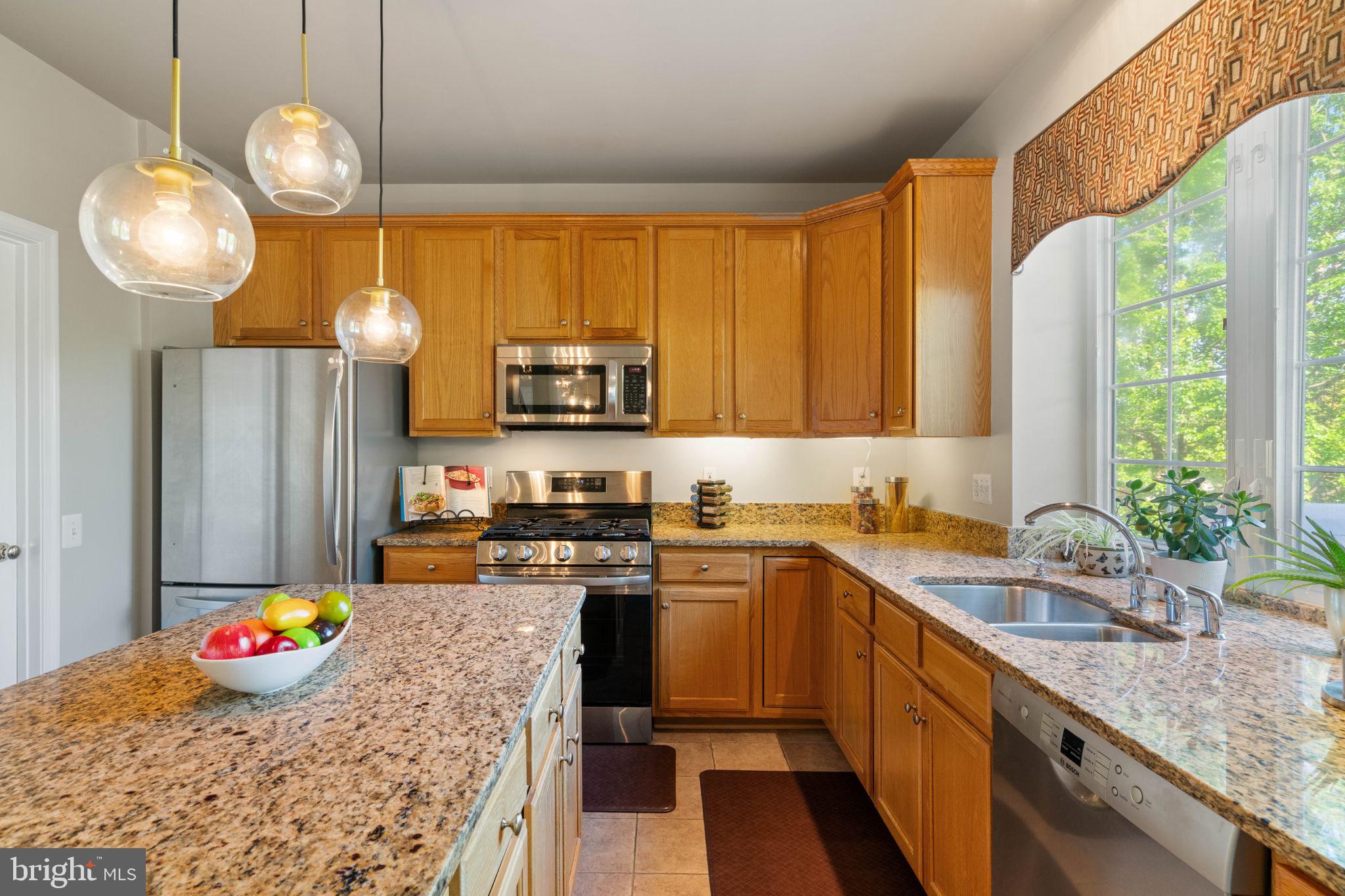 6093 Spindle Tree Court Woodbridge, VA 22193 - Photo 23 of 51 Warm and inviting kitchen space.