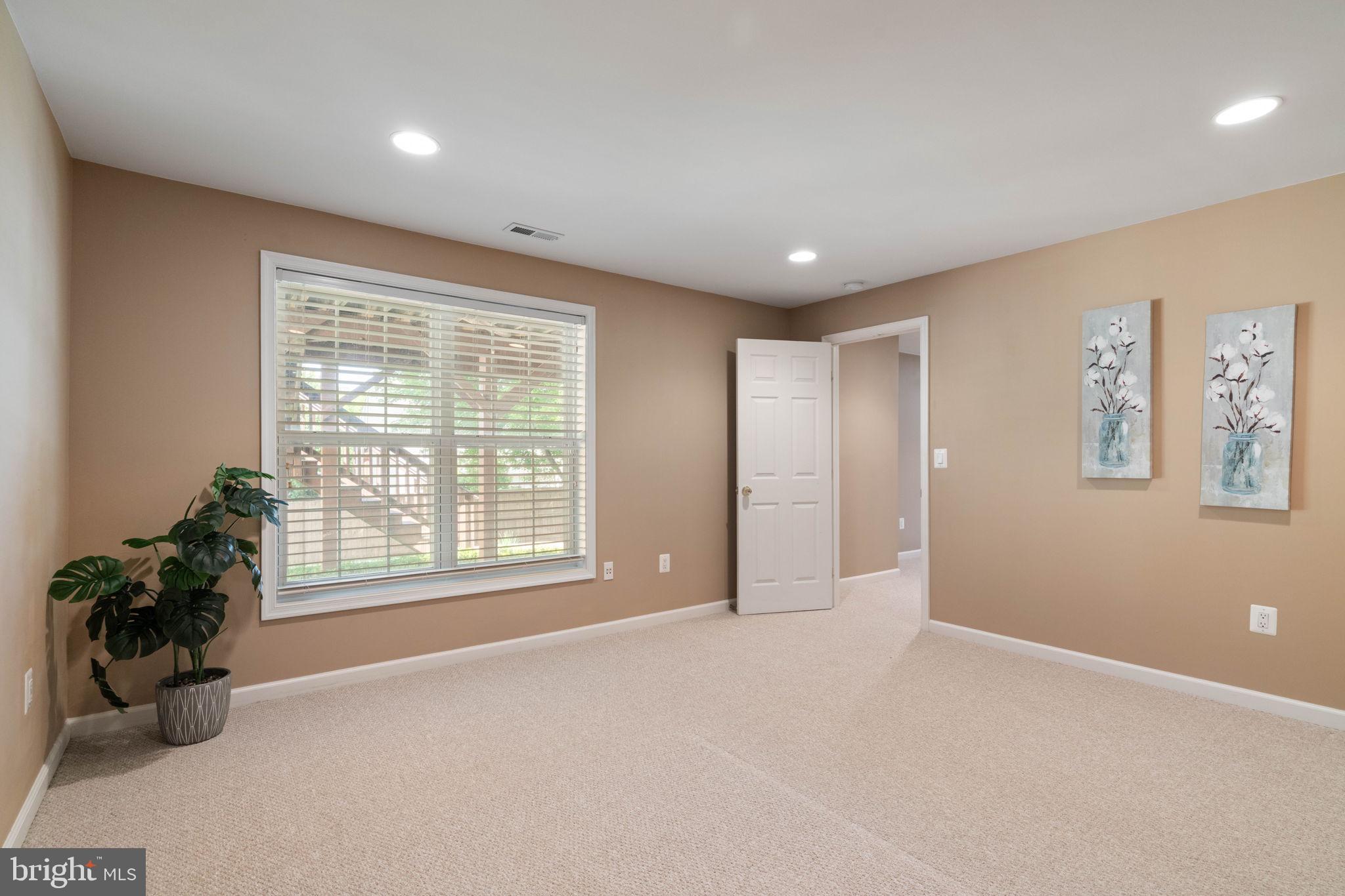 6093 Spindle Tree Court Woodbridge, VA 22193 - Photo 45 of 51 Bright and inviting versatile space.