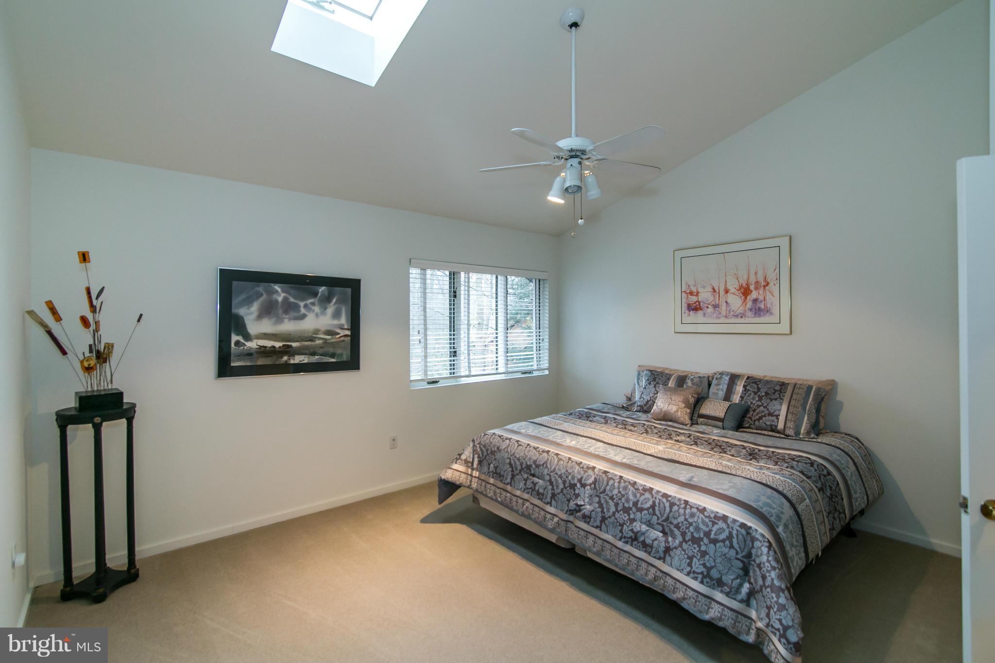 11915 State Rte 4707 Reston, VA 20191 - Photo 19 of 30 a bedroom with bed and a window