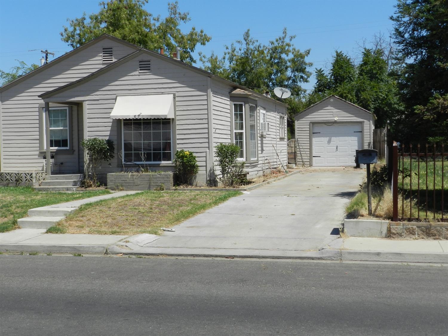 572 East Duff Avenue Reedley, CA 93654 - Photo 1 of 8 Gallery Image 1