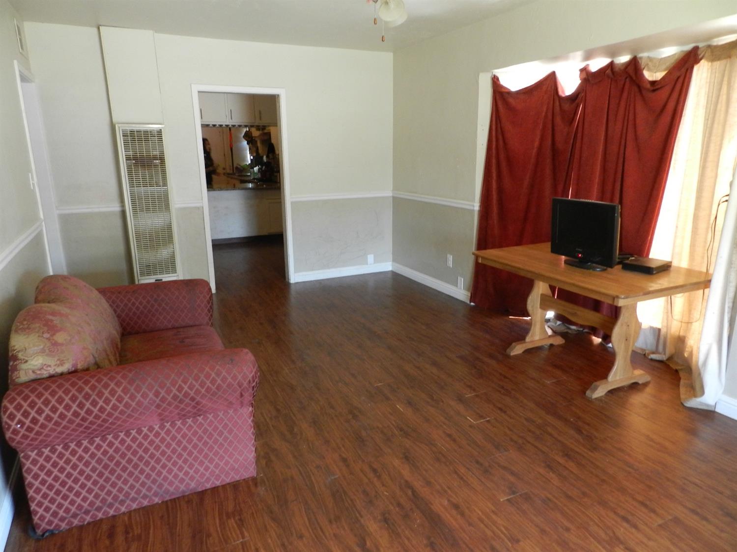 572 East Duff Avenue Reedley, CA 93654 - Photo 3 of 8 Gallery Image 3