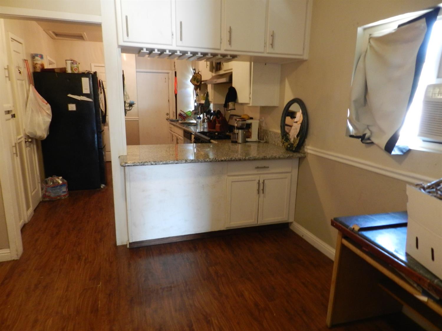 572 East Duff Avenue Reedley, CA 93654 - Photo 4 of 8 Gallery Image 4