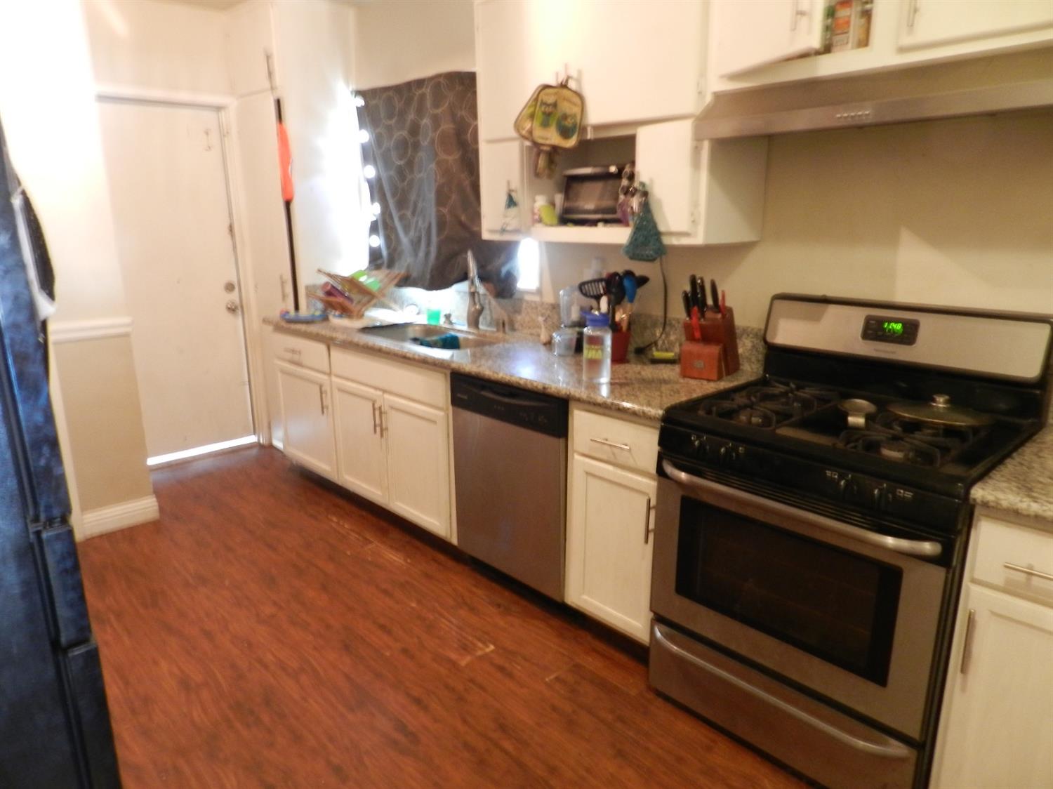 572 East Duff Avenue Reedley, CA 93654 - Photo 5 of 8 Gallery Image 5