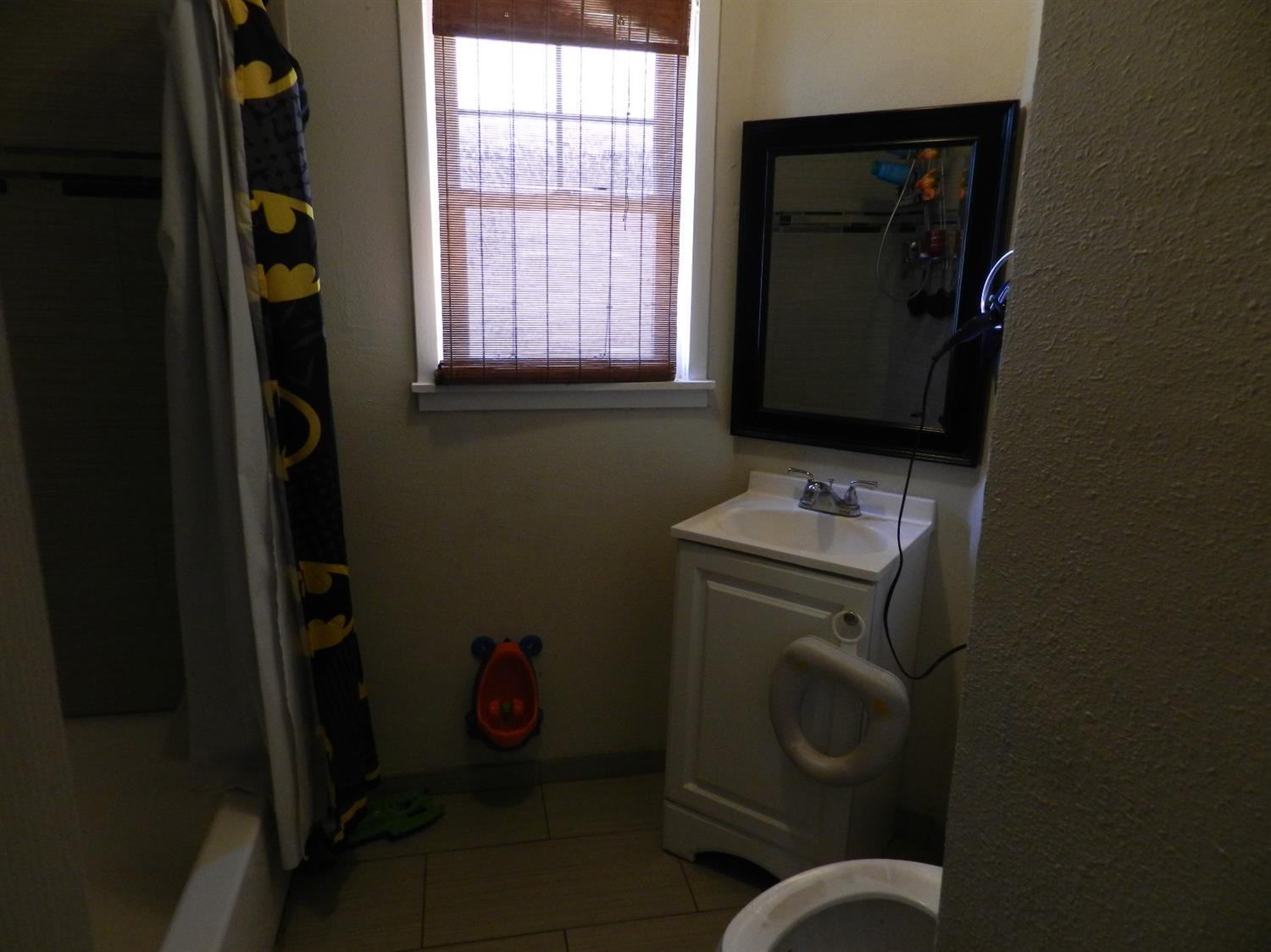 572 East Duff Avenue Reedley, CA 93654 - Photo 6 of 8 Gallery Image 6