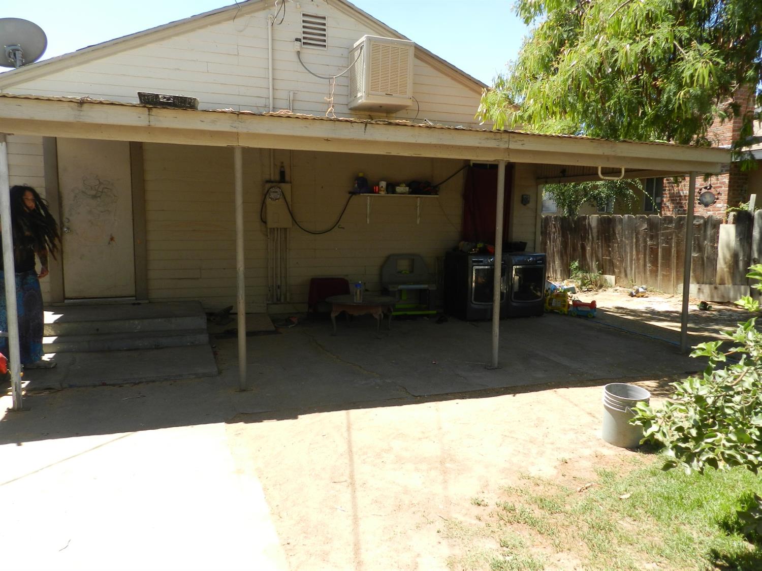 572 East Duff Avenue Reedley, CA 93654 - Photo 7 of 8 Gallery Image 7