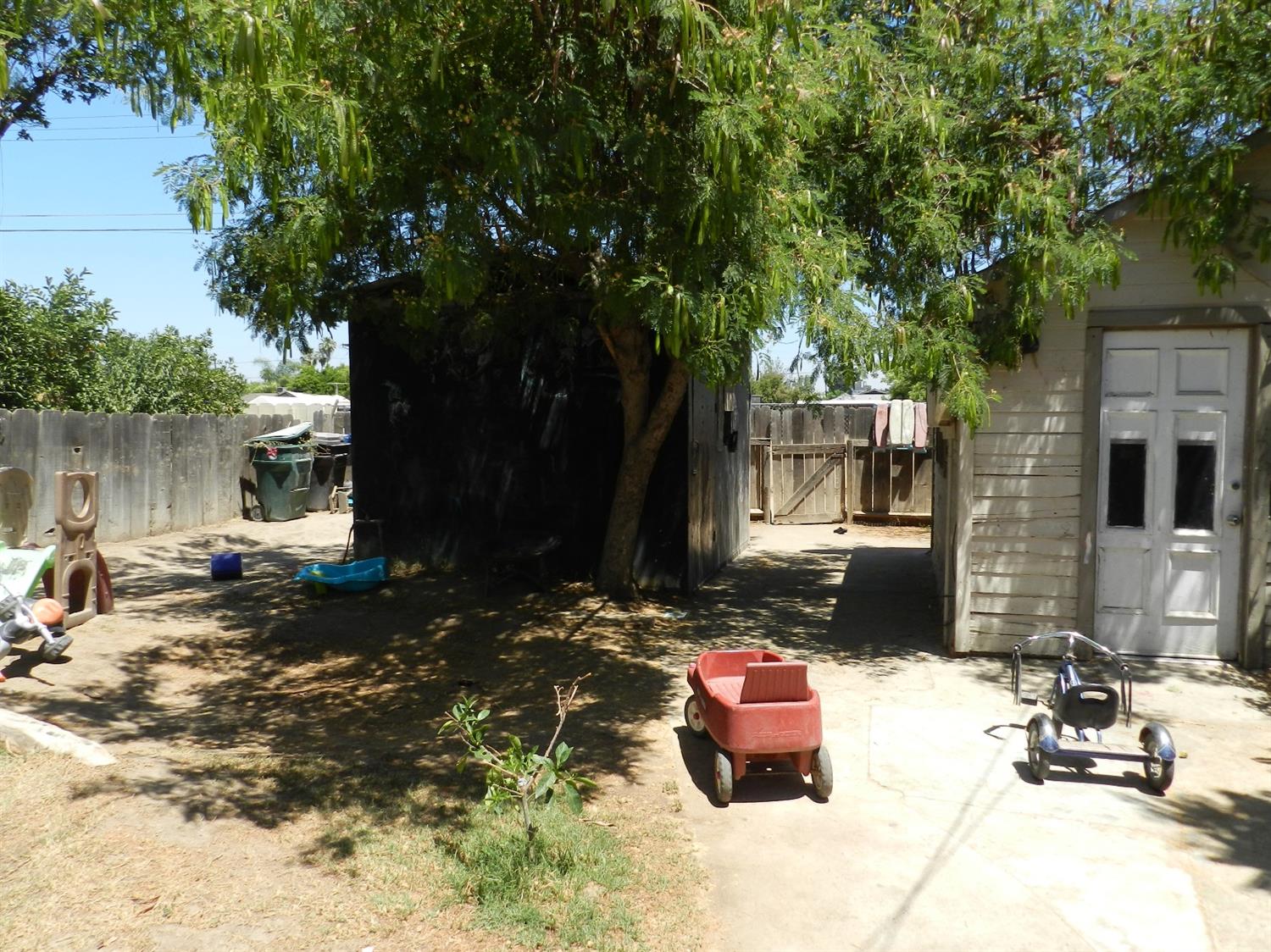 572 East Duff Avenue Reedley, CA 93654 - Photo 8 of 8 Gallery Image 8