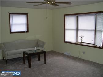 527 North Forklanding Road Maple Shade, NJ 08052 - Photo 4 of 9