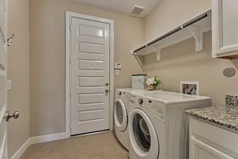 $675,000 | 4043 Steep Woods Drive, Spring, TX 77386
