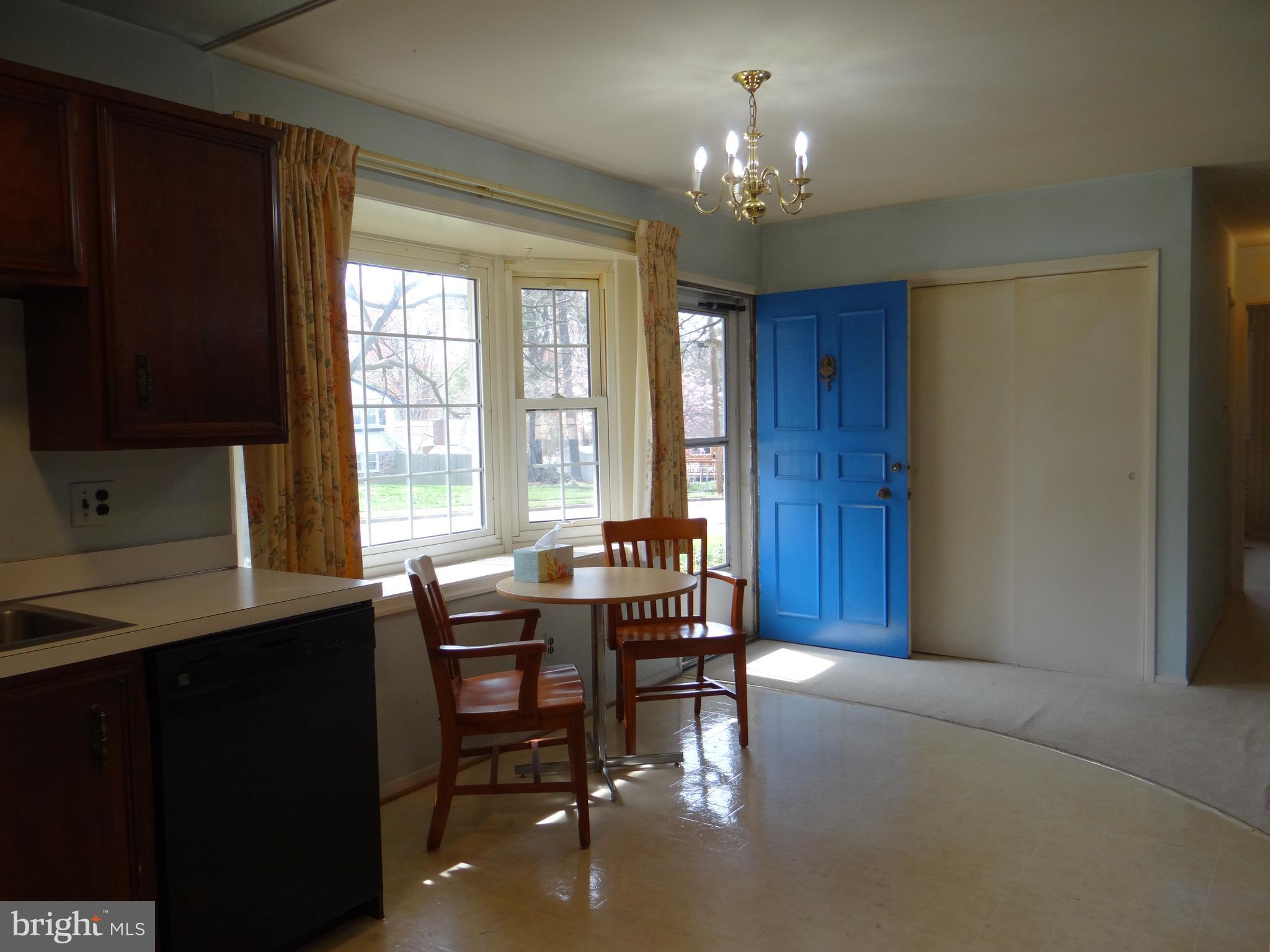 8138 Drayton Lane Springfield, VA 22151 - Photo 4 of 22 Table Space Kitchen