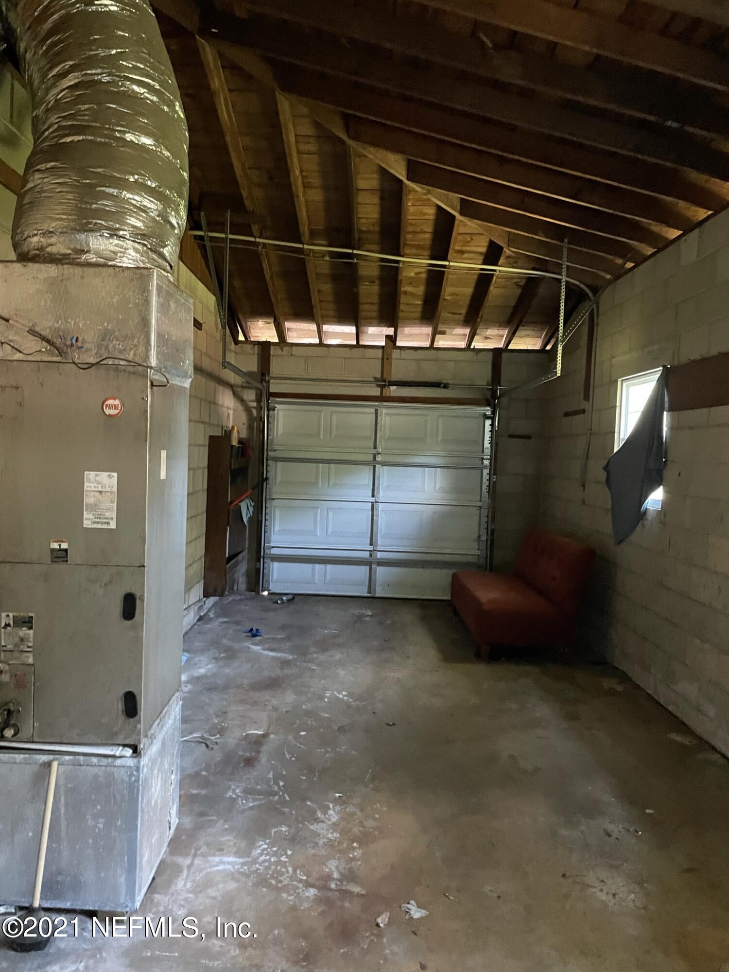 6251 Kennerly Road Jacksonville, FL 32216 - Photo 22 of 36 Garage