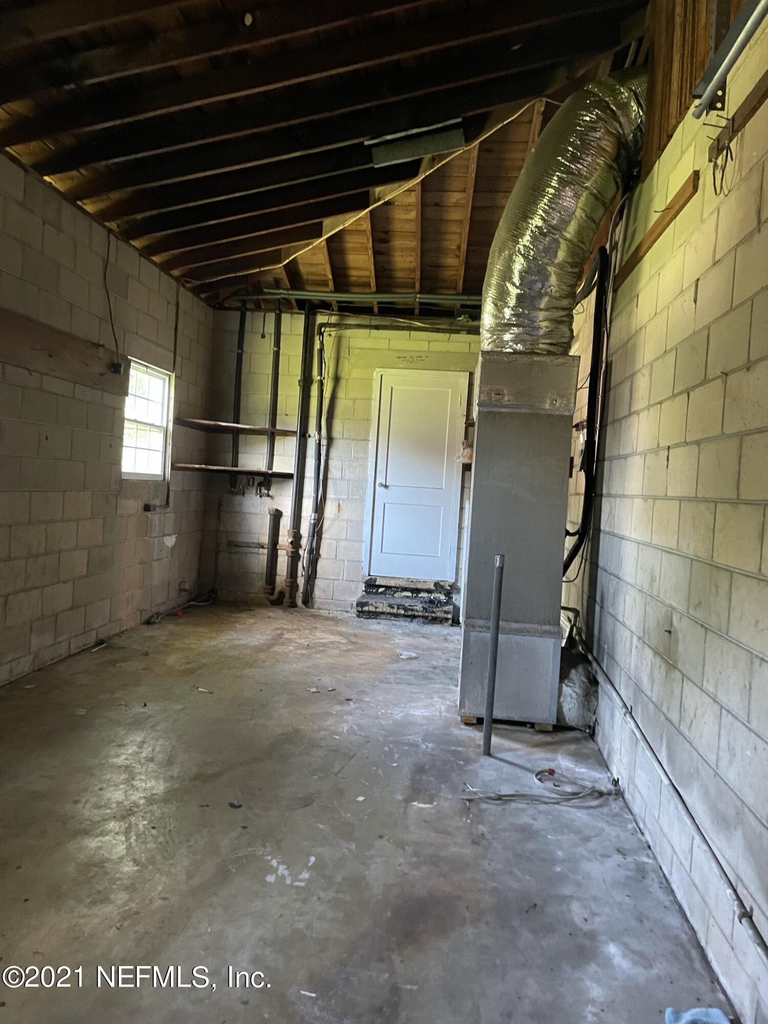 6251 Kennerly Road Jacksonville, FL 32216 - Photo 23 of 36 Garage
