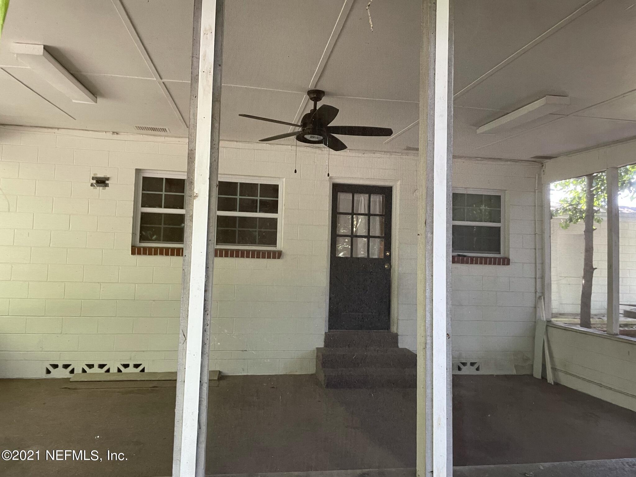 6251 Kennerly Road Jacksonville, FL 32216 - Photo 25 of 36 Back door