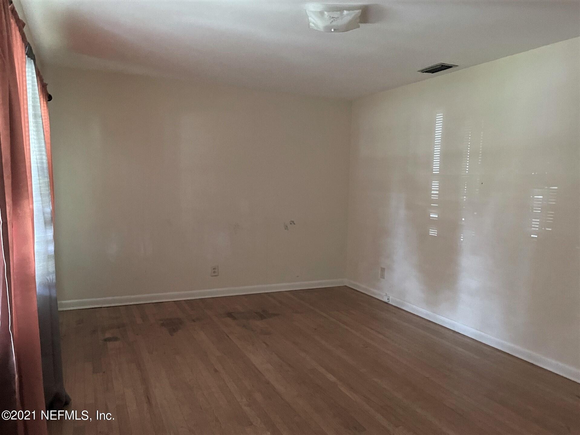 6251 Kennerly Road Jacksonville, FL 32216 - Photo 4 of 36 Livingroom