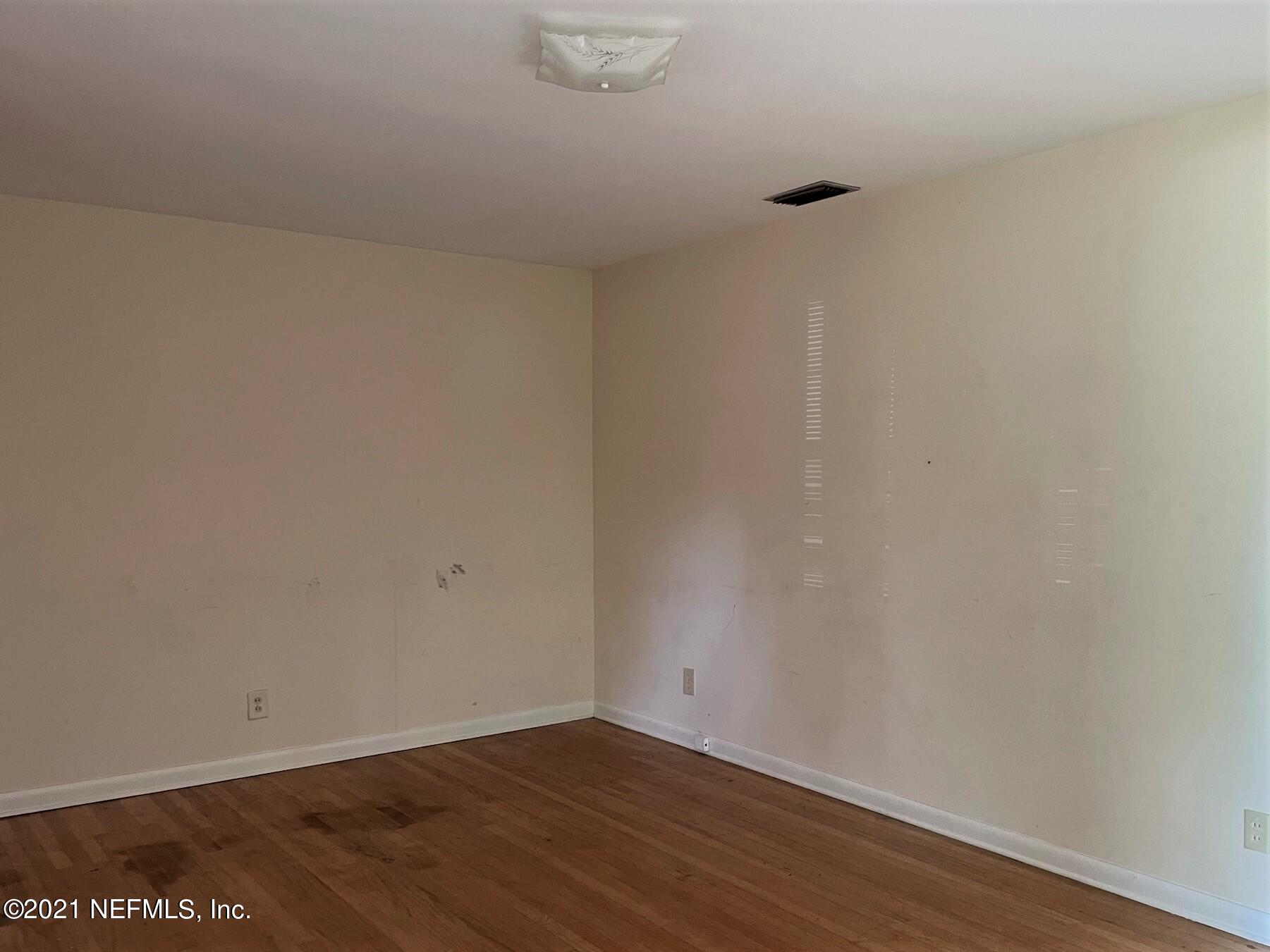 6251 Kennerly Road Jacksonville, FL 32216 - Photo 5 of 36 Livingroom