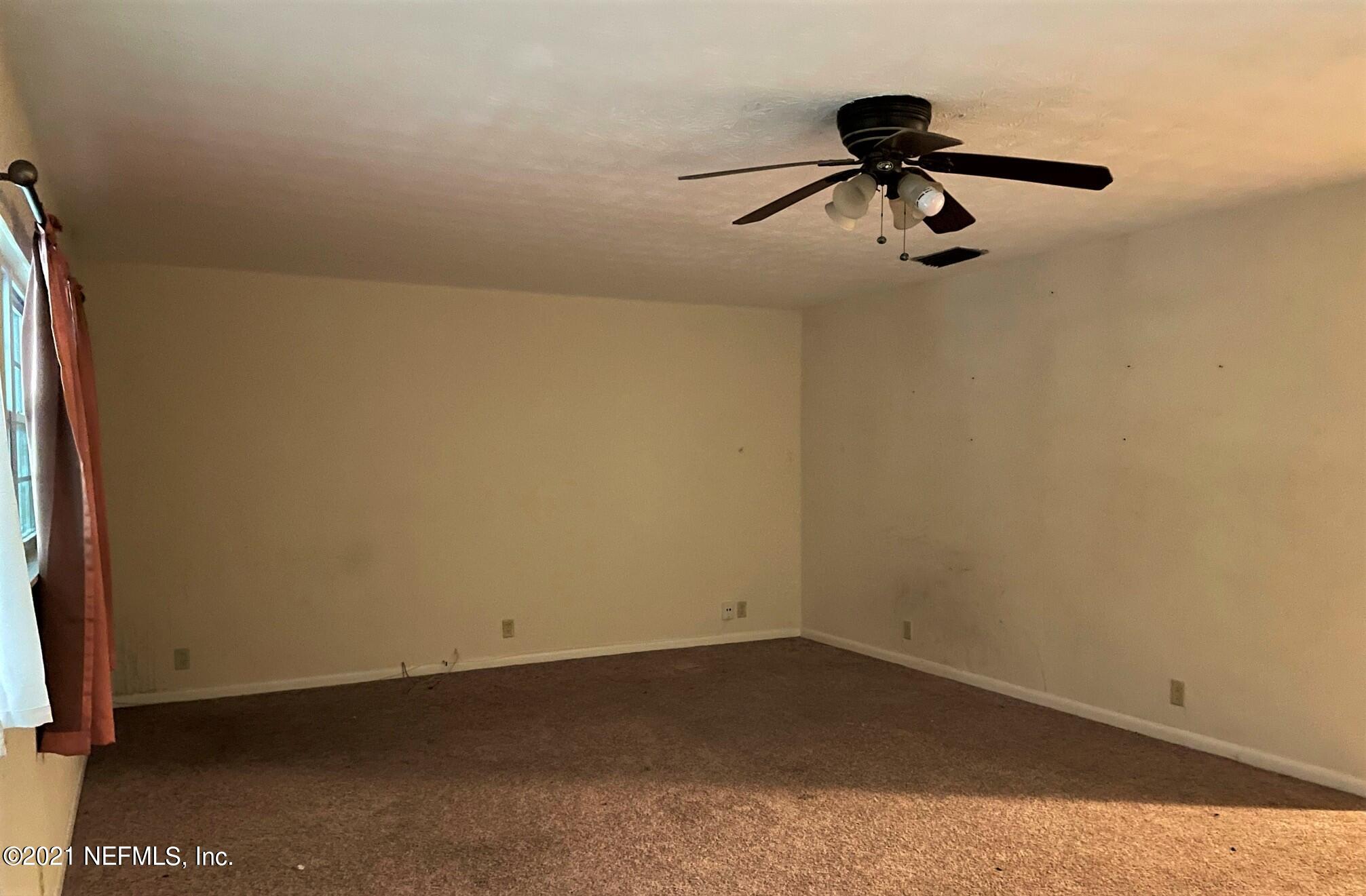 6251 Kennerly Road Jacksonville, FL 32216 - Photo 7 of 36 Family room