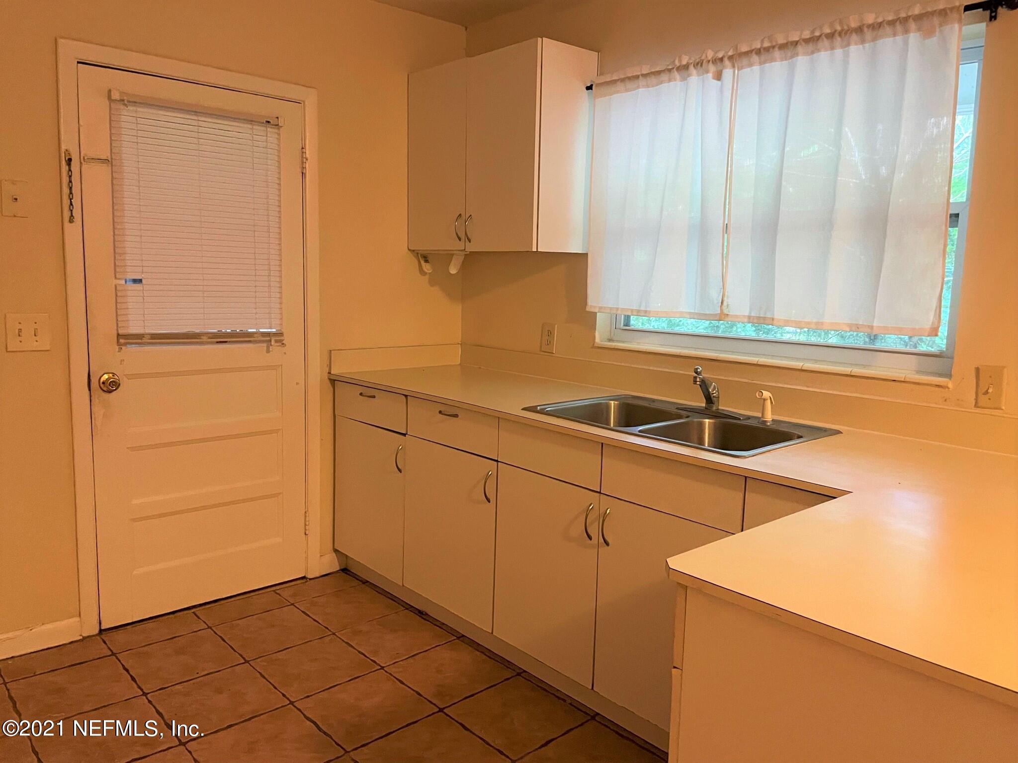 6251 Kennerly Road Jacksonville, FL 32216 - Photo 9 of 36 Kitchen