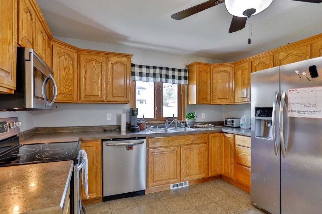 912 Allen Street Athens, WI 54411 - Photo 12 of 44
