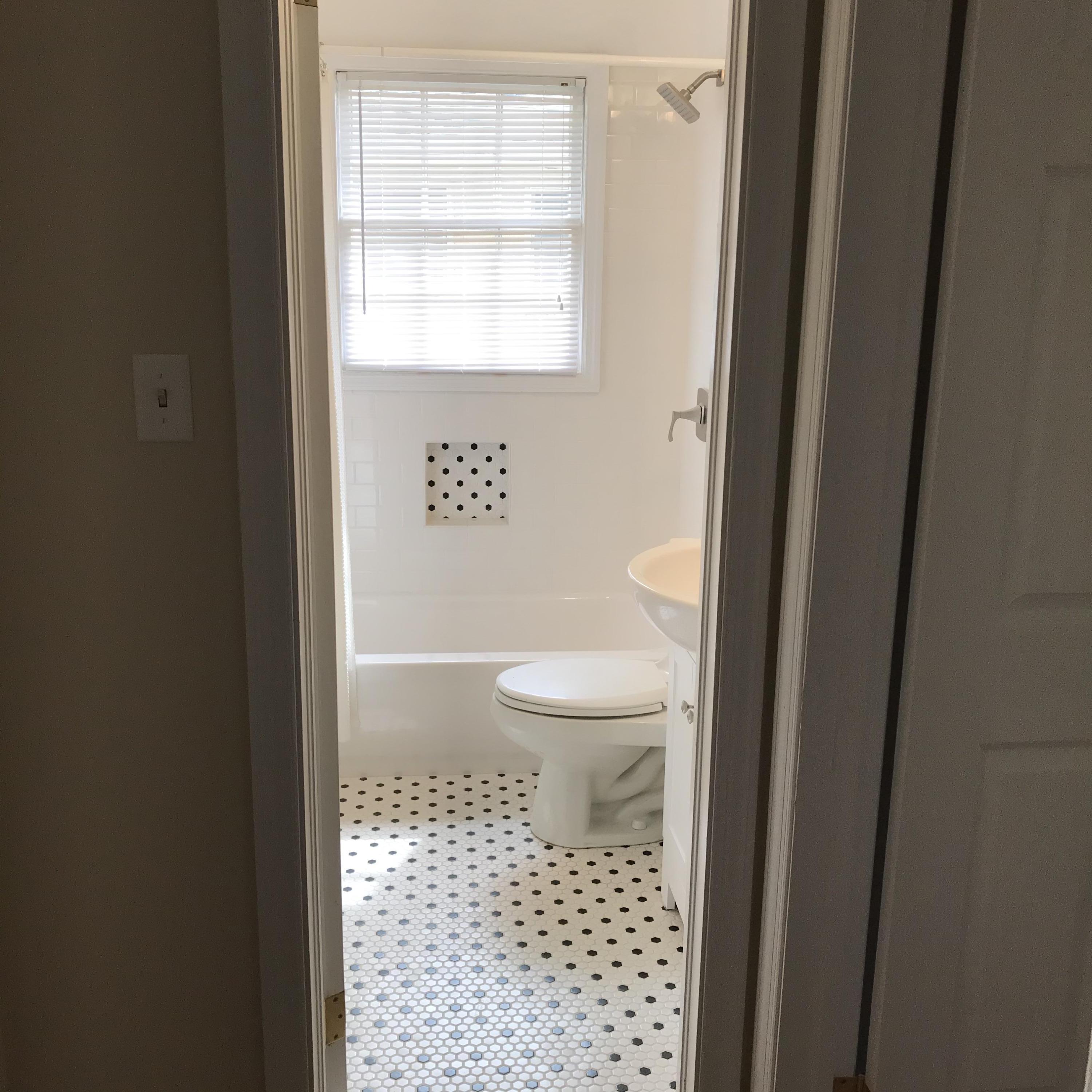 55 Boardman Road Charleston, SC 29407 - Photo 14 of 27 Bath from the Hallway