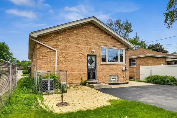 $197,000 | 15722 Ellis Avenue, Dolton, IL 60419