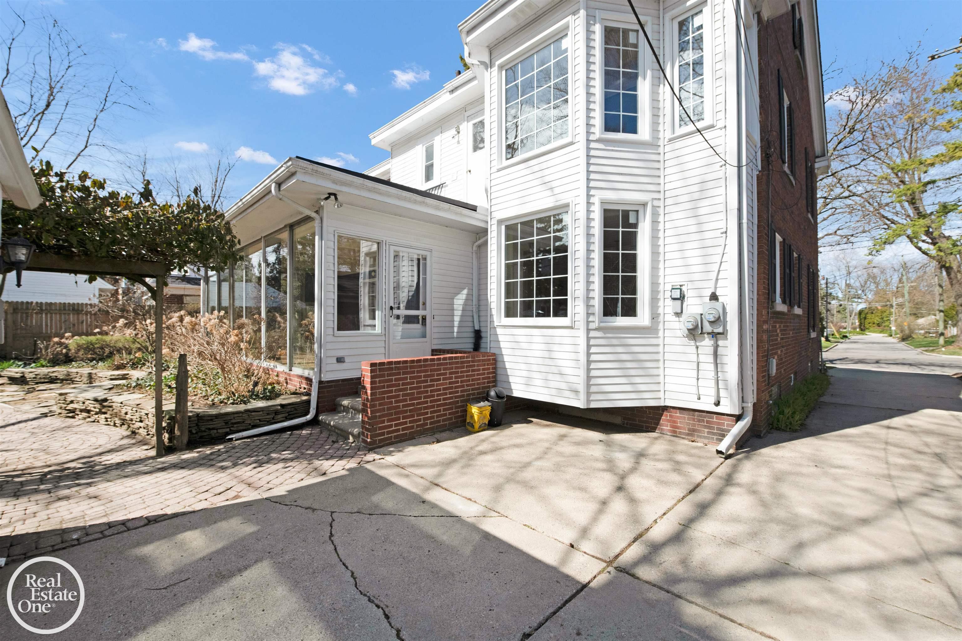 71 Moross Road Grosse Pointe, MI 48236 - Photo 33 of 48 50141643-4BE77EAE-B7F7-4039-A756-61017BD67593.JPG