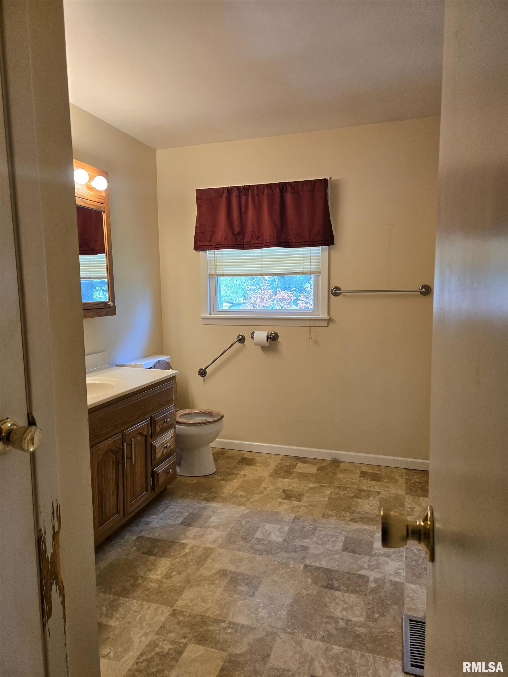 513 South Marion Street Carthage, IL 62321 - Photo 8 of 43