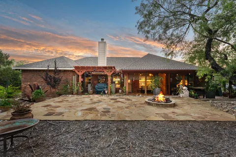 $625,000 | 207 Cove Creek Drive, Spicewood, TX 78669