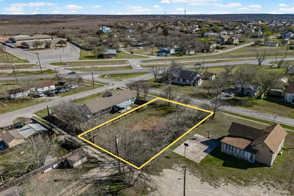 an aerial view of a yard