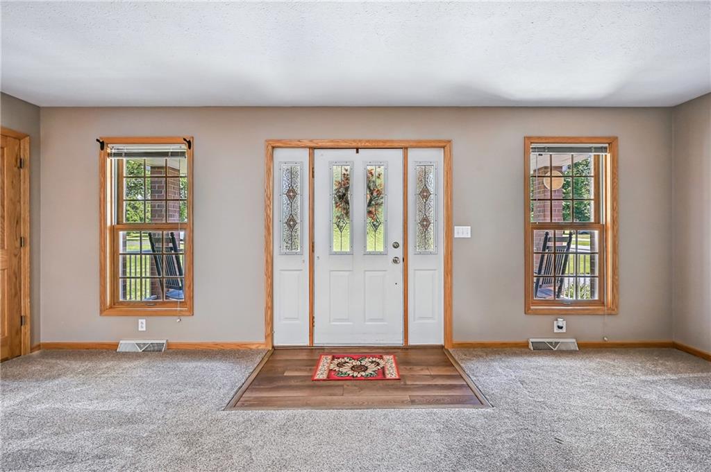 2801 Valley View Road Sharpsville, PA 16150 - Photo 8 of 44 LIVING ROOM - NEW CARPETING