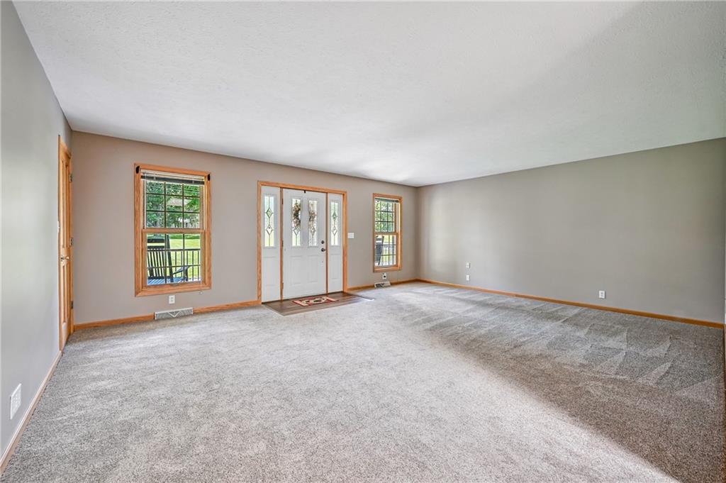 2801 Valley View Road Sharpsville, PA 16150 - Photo 10 of 44 LIVING ROOM