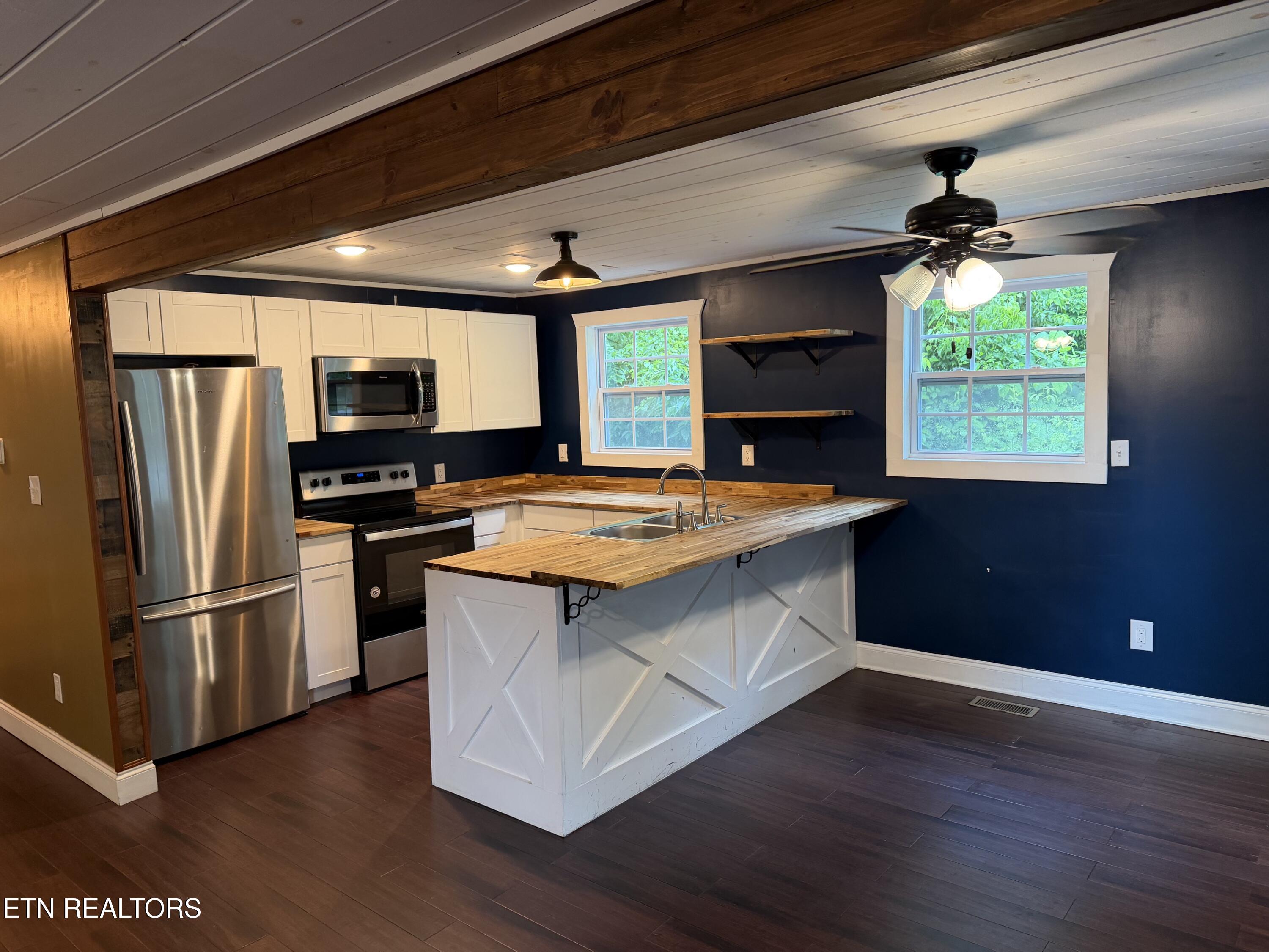 913 Topside Road Sevierville, TN 37862 - Photo 11 of 28 Extended Counters