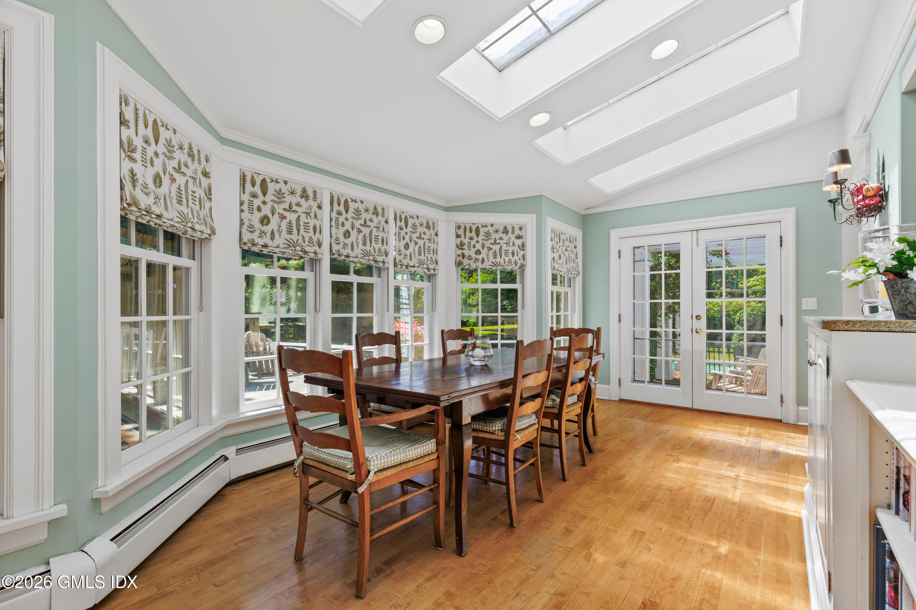 456 Round Hill Road Greenwich, CT 06831 - Photo 10 of 33 Breakfast Room