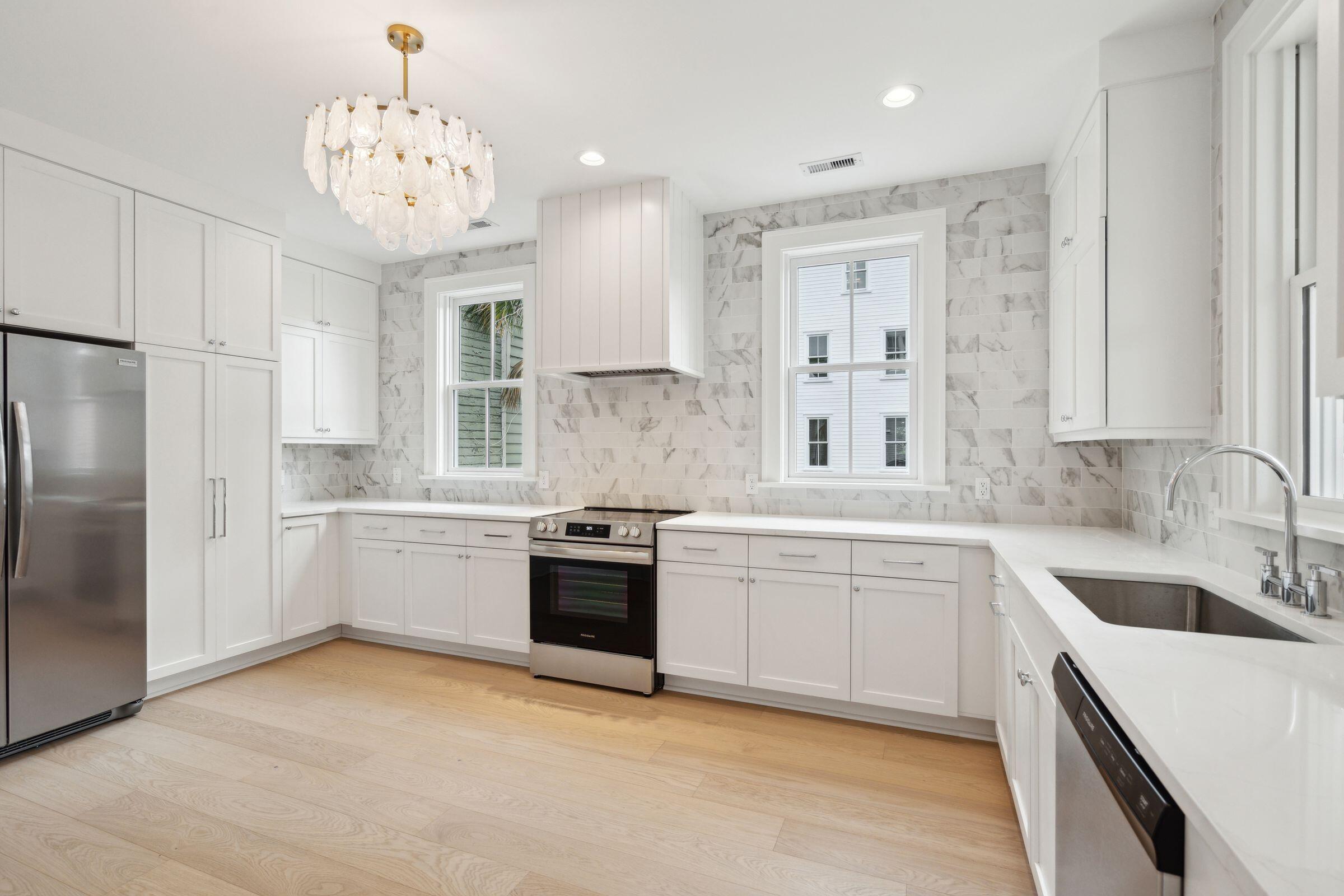 72 Drake Street, Unit A Charleston, SC 29403 - Photo 11 of 44 16_72DrakeStUnitA-KeenEyeMarketing-015