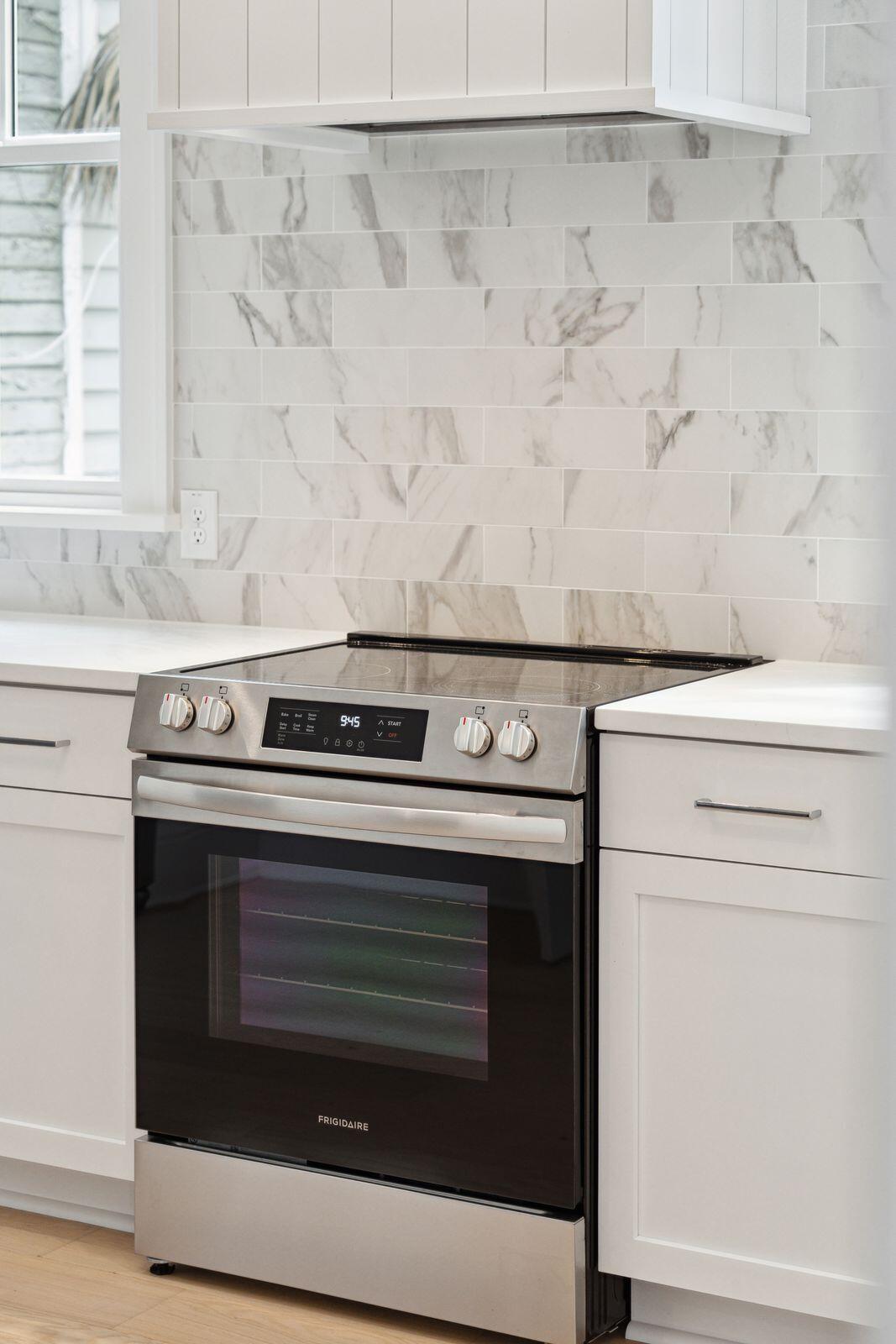 72 Drake Street, Unit A Charleston, SC 29403 - Photo 12 of 44 17_72DrakeStUnitA-KeenEyeMarketing-016