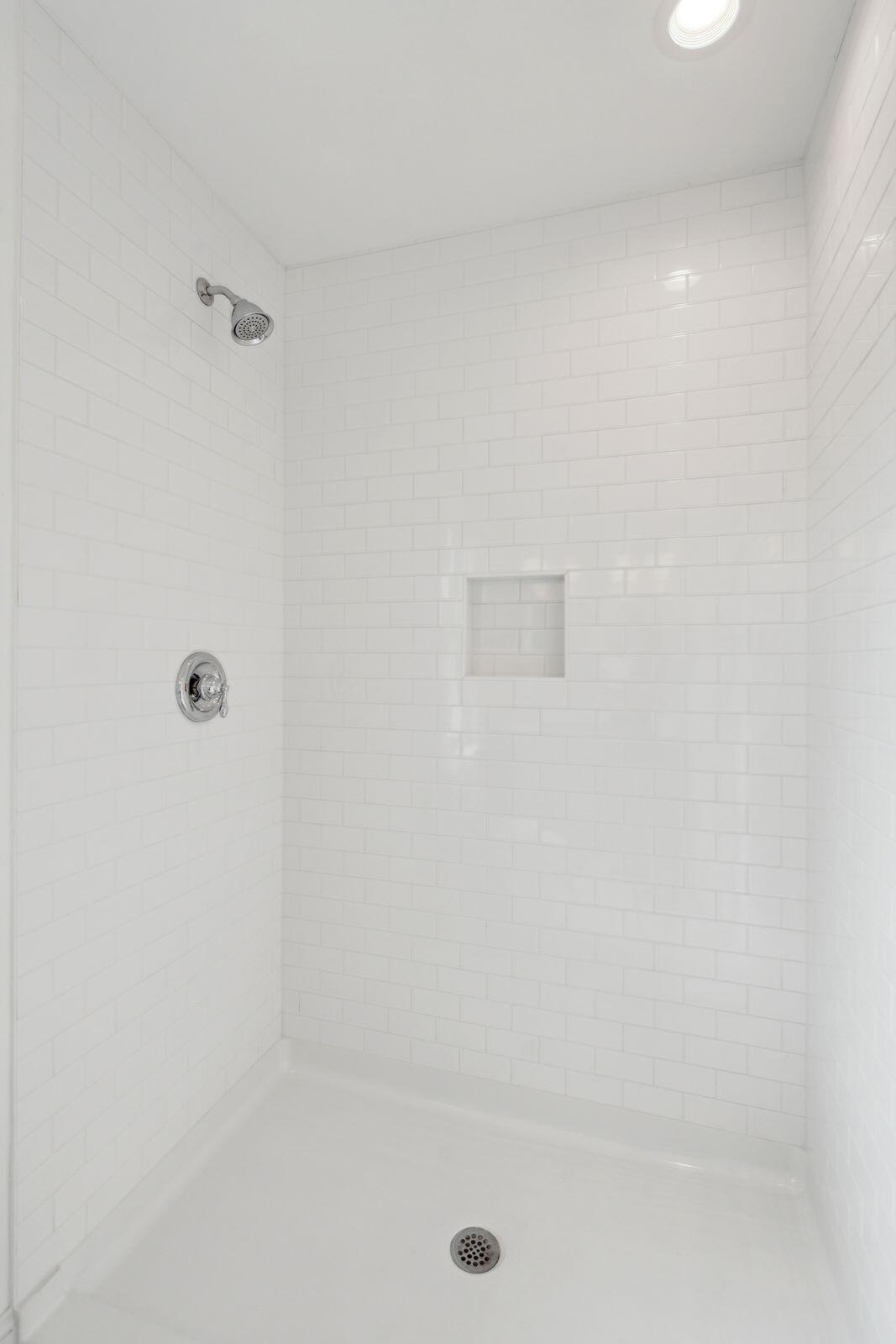 72 Drake Street, Unit A Charleston, SC 29403 - Photo 24 of 44 28_72DrakeStUnitA-KeenEyeMarketing-027