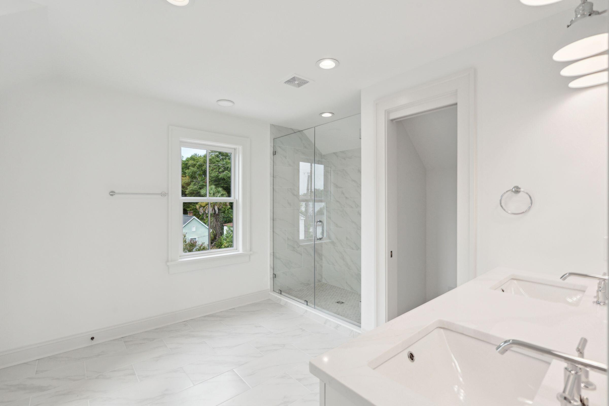 72 Drake Street, Unit A Charleston, SC 29403 - Photo 34 of 44 38_72DrakeStUnitA-KeenEyeMarketing-037