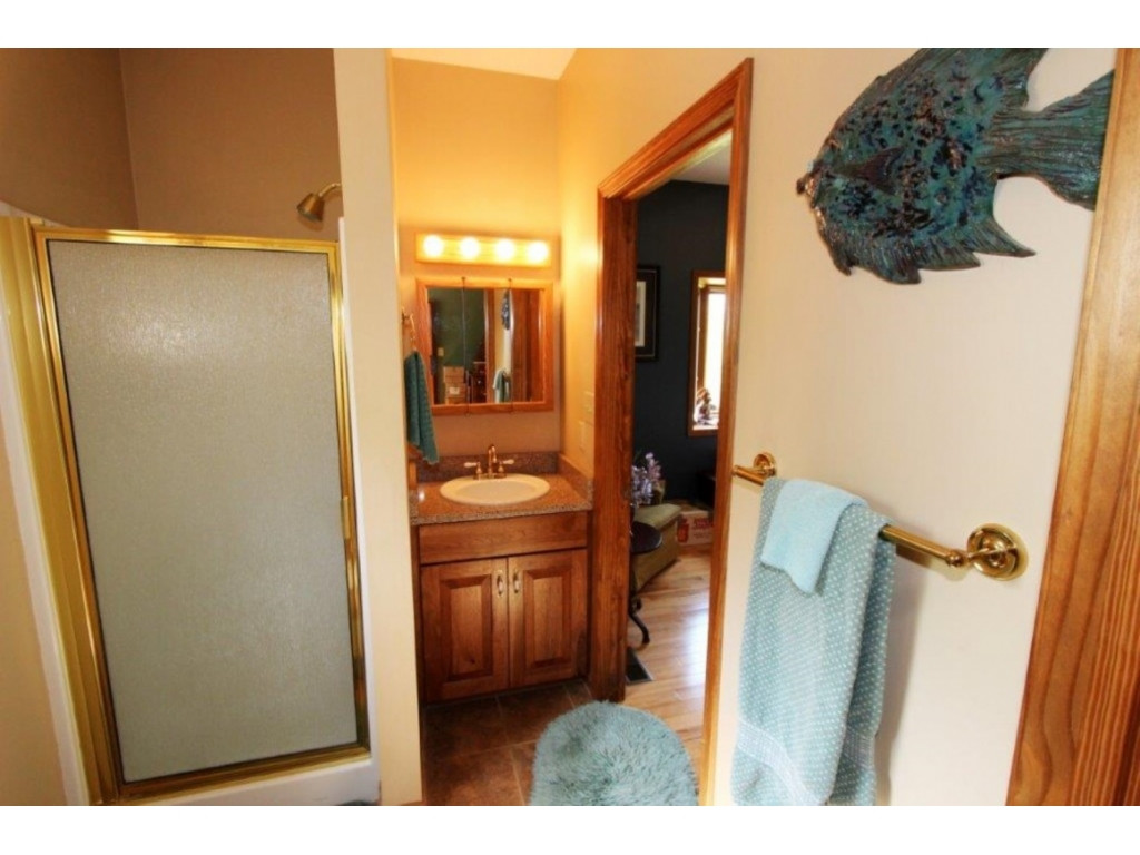 1179 Fordtown Road Jonesborough, TN 37659 - Photo 12 of 20 Second Bathroom