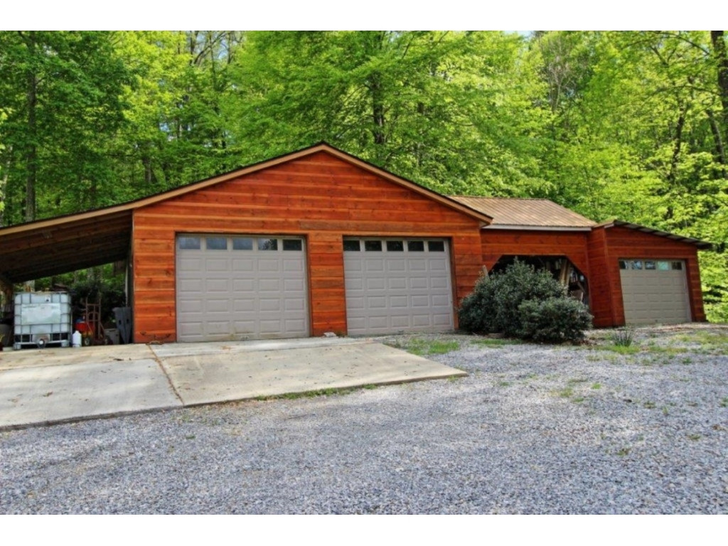 1179 Fordtown Road Jonesborough, TN 37659 - Photo 15 of 20 Detached Garage