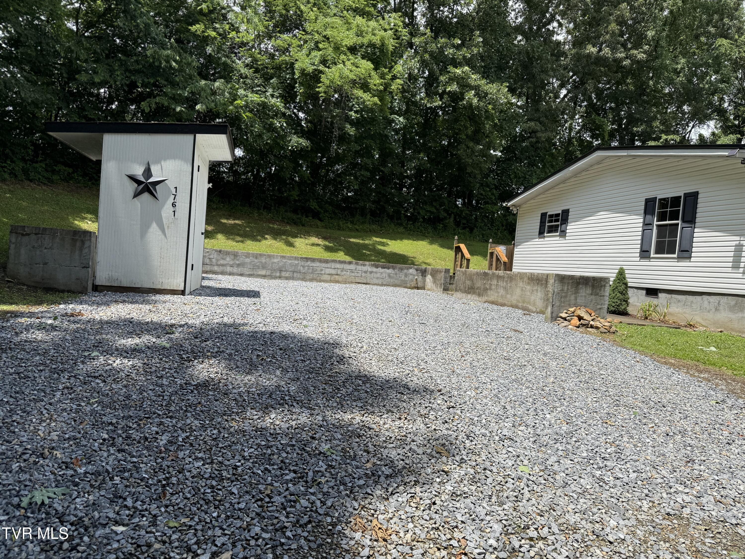 1761 Corby Bridge Road Chuckey, TN 37641 - Photo 9 of 45 IMG_6274