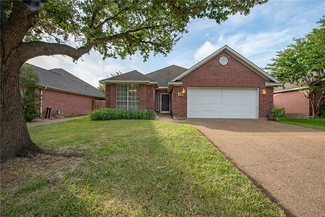 $1,800 | 214 Augsburg Court, College Station, TX 77845