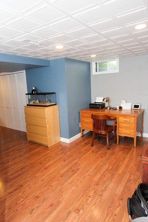 7 Middle Road Amesbury, MA 01913 - Photo 18 of 25 a room with a table and chairs