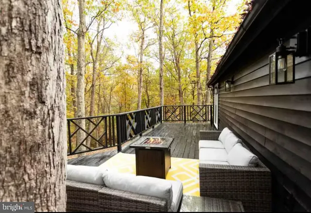 $375,000 | 621 Cedar Run Lane, Great Cacapon, WV 25422