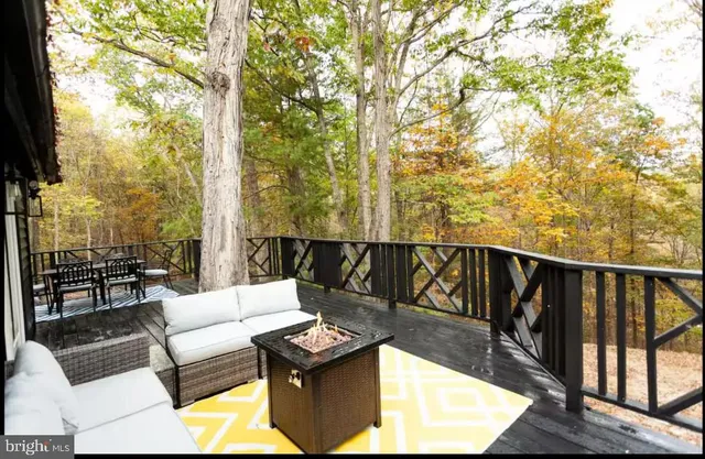 $375,000 | 621 Cedar Run Lane, Great Cacapon, WV 25422