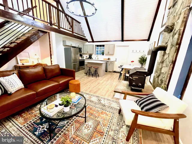 $375,000 | 621 Cedar Run Lane, Great Cacapon, WV 25422