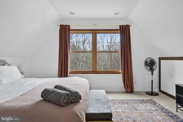 $375,000 | 621 Cedar Run Lane, Great Cacapon, WV 25422