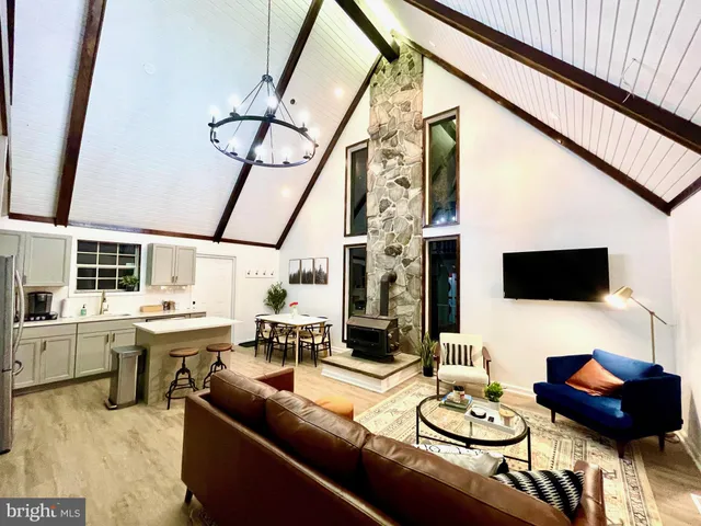 $375,000 | 621 Cedar Run Lane, Great Cacapon, WV 25422